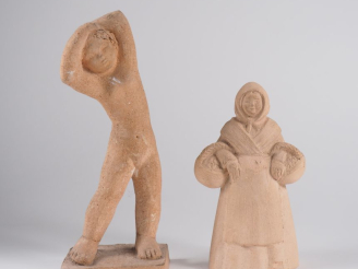 Vente aux enchères Henri Paul REY.  "paysanne au panier" Sculpture en terre cuite  (micro