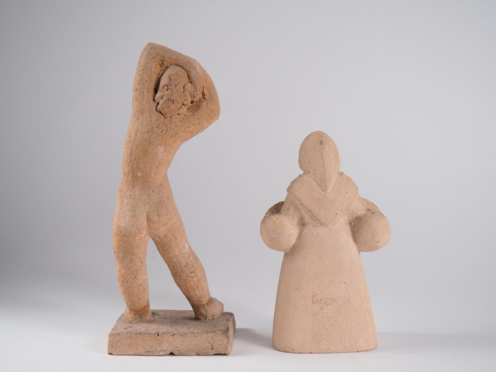 Henri Paul REY.  "paysanne au panier" Sculpture en terre cuite  (micro