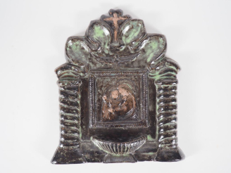 Vente aux enchères Henri Paul REY.  Bénitier plaque en céramique brun et vert signé  Dim.