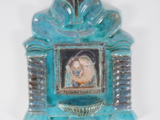 Vente aux enchères Henri Paul REY.  Bénitier plaque en céramique turquoise et brune.  Non