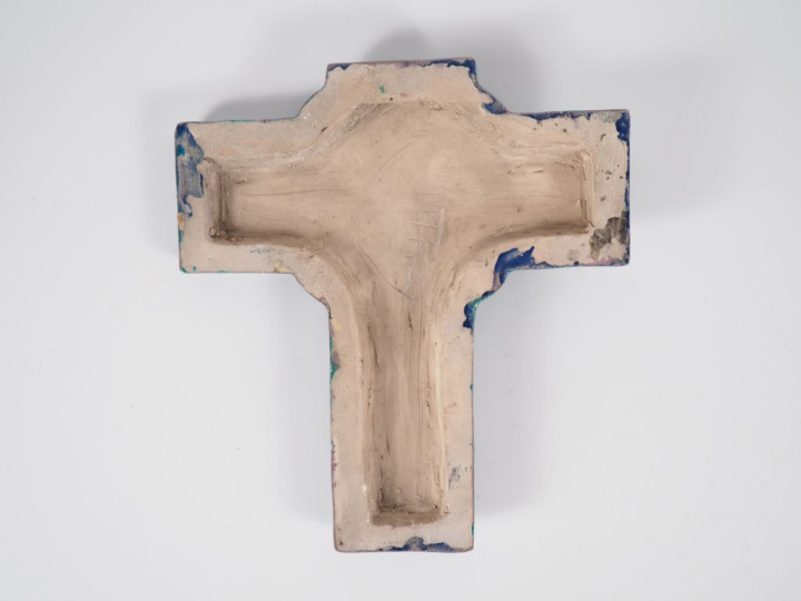 Henri Paul REY.  Crucifix en céramique émaillée turquoise.  Dim. 19 x 