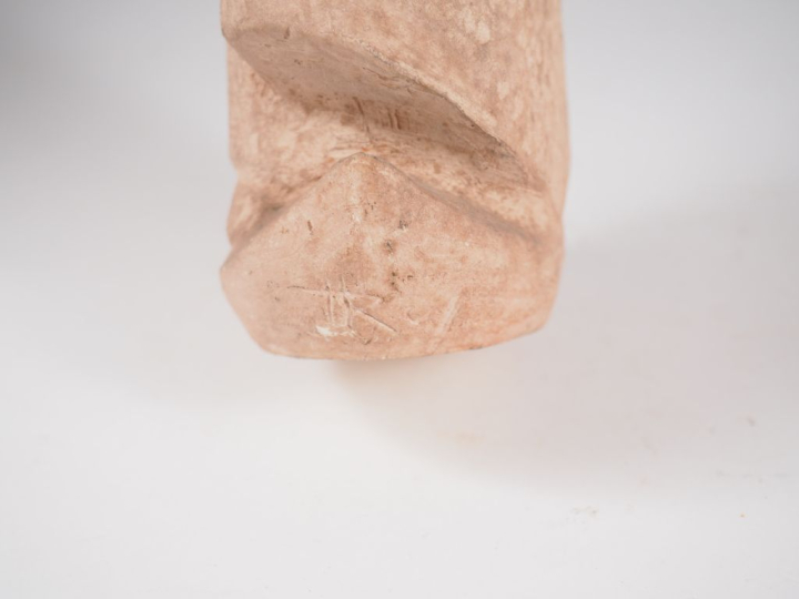 Henri Paul REY.  "Vierge à l'enfant" Sculpture en plâtre patiné Signé 