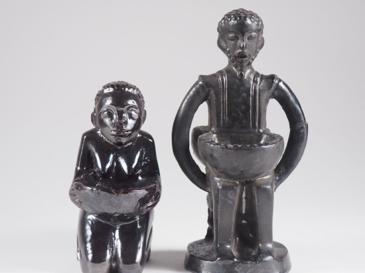 Henri Paul REY.  Saleron double en terre vernissée et émail noir figur