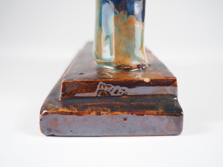 Henri Paul REY.  "Crucifixion"  Sujet en terre cuite émaillée polychro