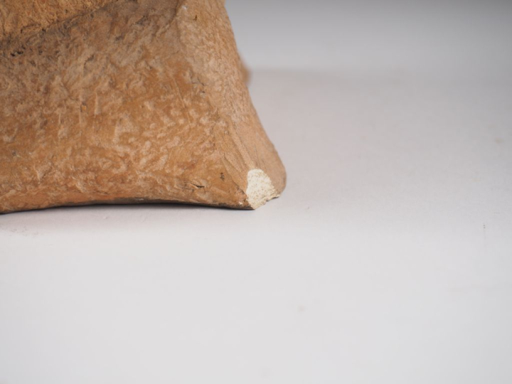 Henri Paul REY.  "Vierge à l'enfant" Sculpture en terre cuite Signée H