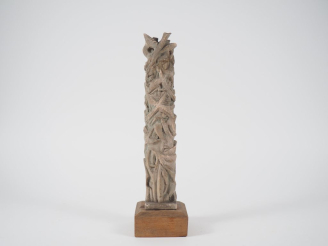 Vente aux enchères Henri Paul REY.  "Totem" Sculpture en terre cuite patinée Signée.  H 3