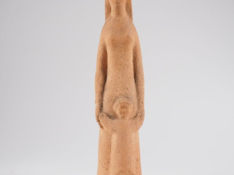 Vente aux enchères Henri Paul REY.  "Vierge à l'enfant" Sculpture en terre cuite.  H. 37 