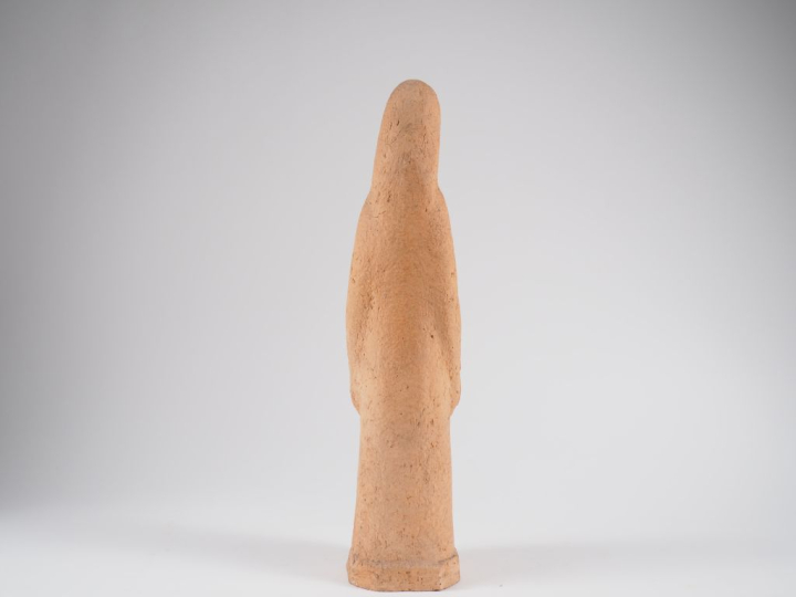 Henri Paul REY.  "Vierge à l'enfant" Sculpture en terre cuite.  H. 37 