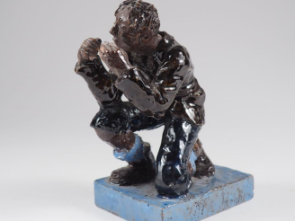 Vente aux enchères Henri Paul REY et Marcel de Jaegher.  "jeune homme agenouillé" Sculptu