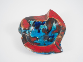 Vente aux enchères Henri Paul REY et S. de Jaegher.  Cendrier en céramique polychrome. Si