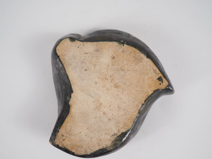 Henri Paul REY et S. de Jaegher.  Cendrier en céramique polychrome. Si