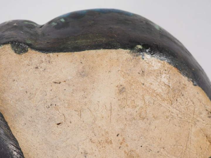 Henri Paul REY et S. de Jaegher.  Cendrier en céramique polychrome. Si