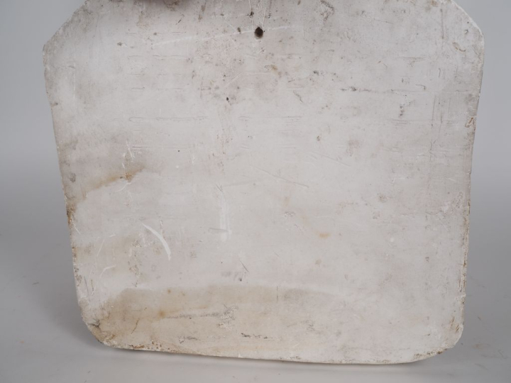 Ecole Francaise XXème. "Bacchus et les deux faunes". Plaque en plâtre 