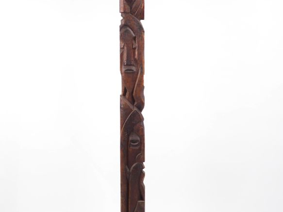 Henri Paul REY.  "Totem" Grande sculpture en bois.  H. 223 cm