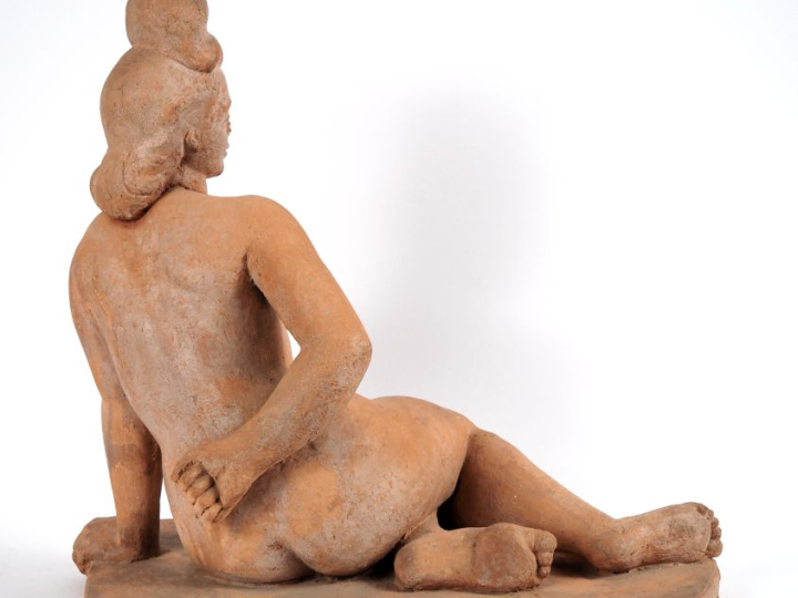 Paul MANAUT. "jeune asiatique nue assise" Sculpture en terre cuite Sig