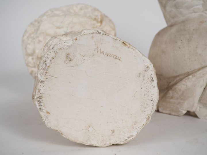 Paul MANAUT.  "portrait de fillette"  Platre non signé H. 33 cm on y j