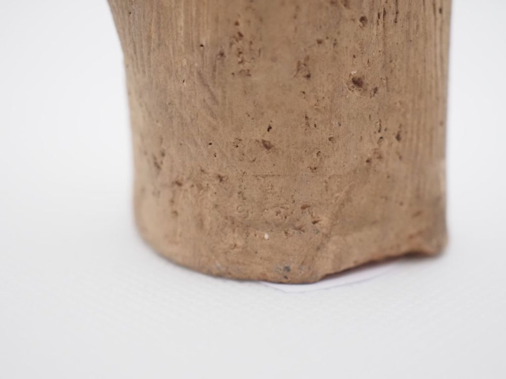 Henri Paul REY.  "Vierge à l'enfant"  Sculpture en terre cuite  Signée