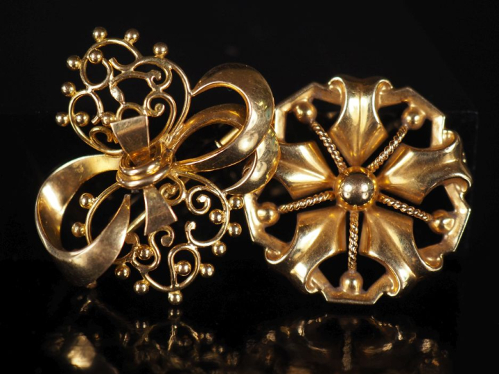 2 différentes broches en or 750  Poids : 10 g   