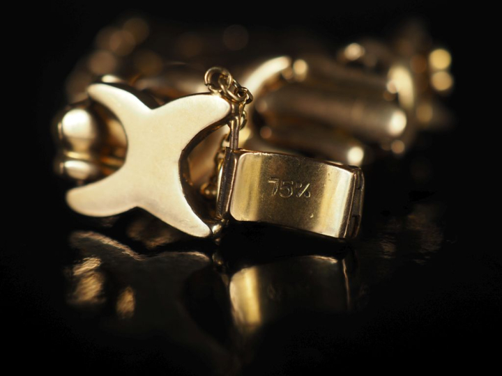 Bracelet gourmette en or 750, maillons articulés en forme de godrons e