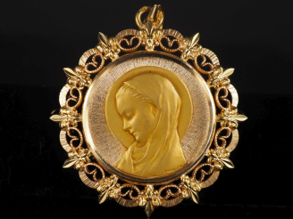Vente aux enchères Médaille de baptême en or 750 "profil de Sainte Vierge"  Poids : 6,55 
