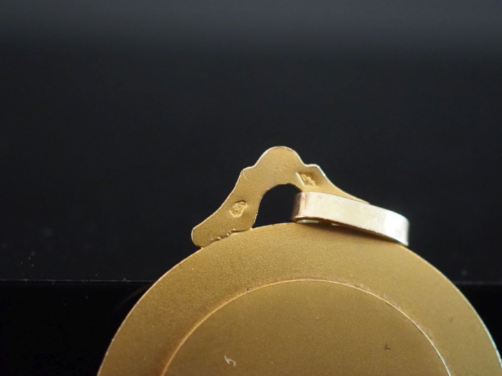 Médaille de baptême en or 750 "profil de Sainte Vierge"  Poids : 4,85 