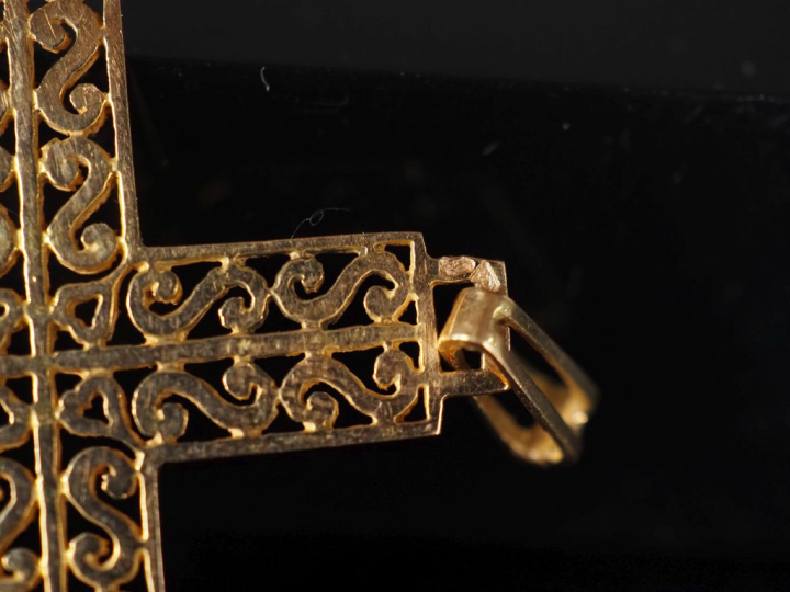 5 croix pendentifs en or 750  Poids : 8,90 g   