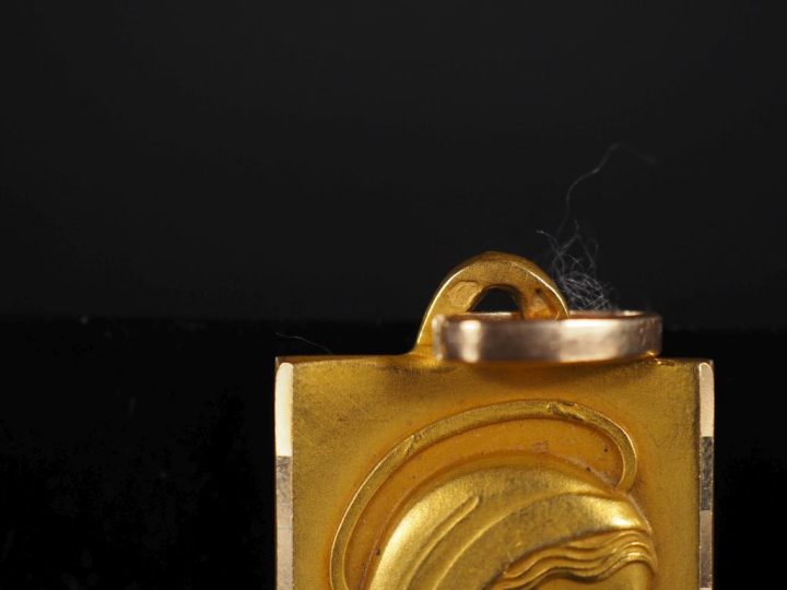 Médaille de baptême rectangulaire en or 750 "Profil de Sainte Vierge" 