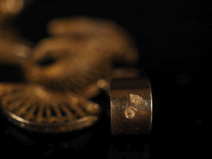 Croix africaine en or 750 Poids : 9,10 g   