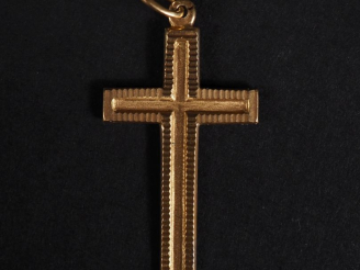 Vente aux enchères Croix en or  Poids : 2,90 g   