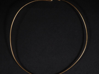 Vente aux enchères Collier ras de cou en or 750 Poids : 6,50 g   