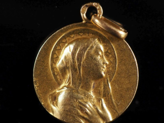 Vente aux enchères Médaille de baptême en or 750 Poids : 2,18 g   