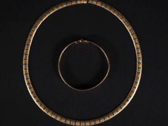 Vente aux enchères Collier et bracelet assortis en or 3 tons, maille souple articulée Poi