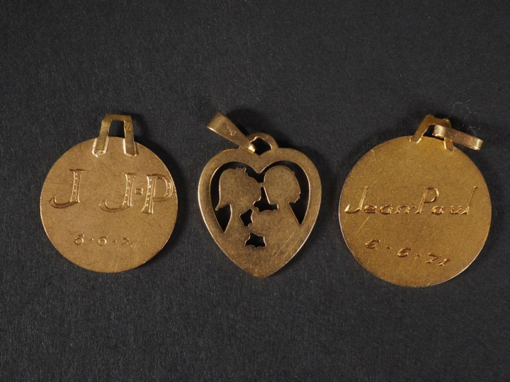 3 médailles en or 750 Poids : 7,60 g   