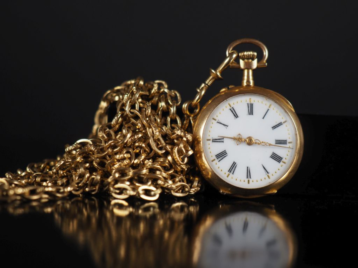 Très grand sautoir en or 750 avec montre de col de style Louis XVI  Lo