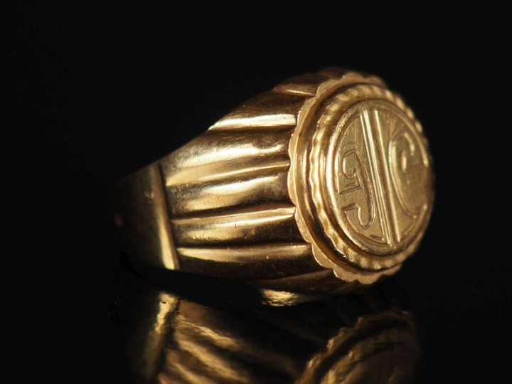 Chevalière en or 750 Poids : 8,70 g   