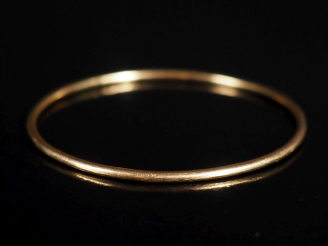 Vente aux enchères Bracelet jonc en or 750  Poids : 11,15 g   