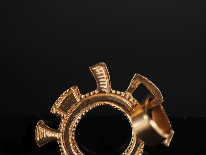 Croix africaine en or 750 Poids : 2,80 g   