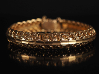Vente aux enchères Bracelet en or 750, maille articulée et ajourée Poids : 30,70 g   