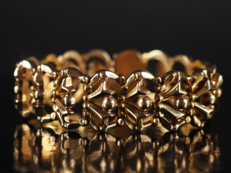 Vente aux enchères Bracelet en or 750, mailles ajourées Poids : 53 g   