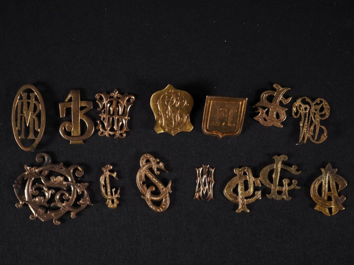 Ensemble de monogrammes en or 750 Poids : 7 g   