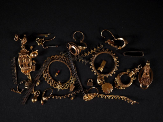 Vente aux enchères Débris d'or 750 Poids : 18,50 g   