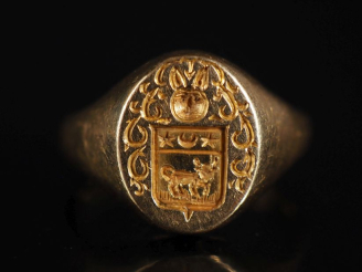 Vente aux enchères Chevalière de dame en or 750 Poids : 5 g   