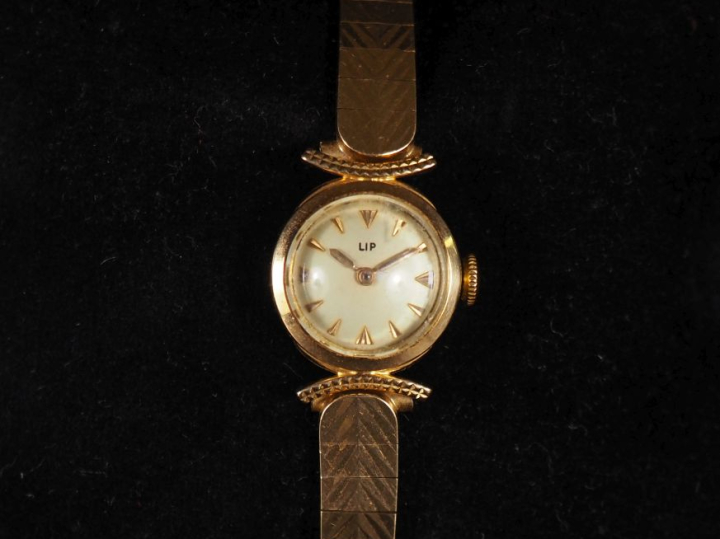 Montre de dame en or et bracelet or Poids tel : 26,84 g   