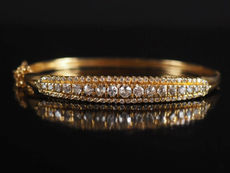 Vente aux enchères Bracelet Napoléon III en or 750, ligne principale de 17 diamants flanq