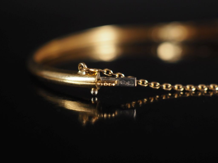 Bracelet Napoléon III en or 750, ligne principale de 17 diamants flanq