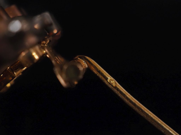 Broche Napoléon III de style Louis XVI en or et vermeil , élégante mon