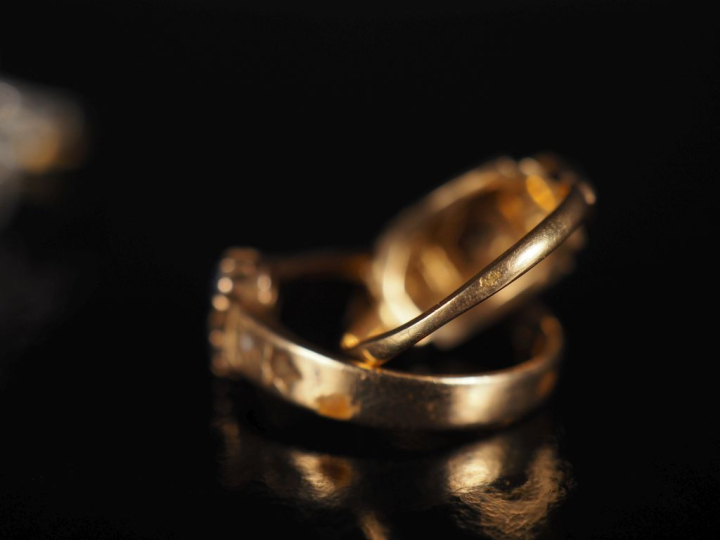 4 différentes bagues Napoléon III ou 1900 en or 750 et pierres Poids t