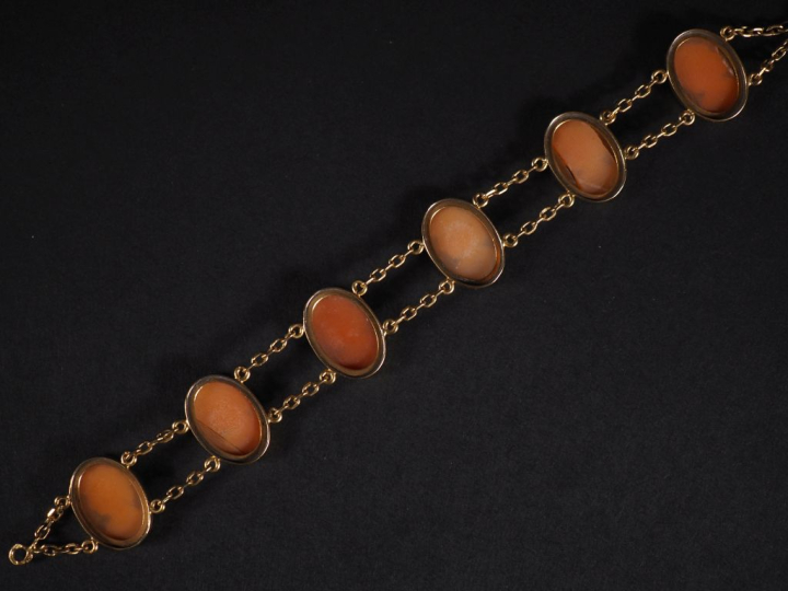 Bracelet 1900 en or 750 et six camées coquille "Profil de jeune fille"