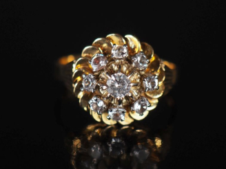 Vente aux enchères Bague marguerite 1900 en or jaune 750 et pierre à l'imitation du diama