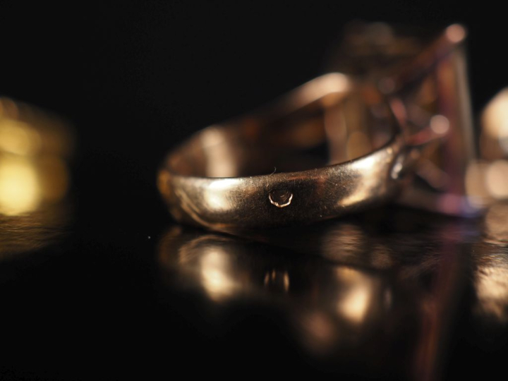 4 bagues anciennes en or 750, pierres fantaisie ou quartz (mauvais éta